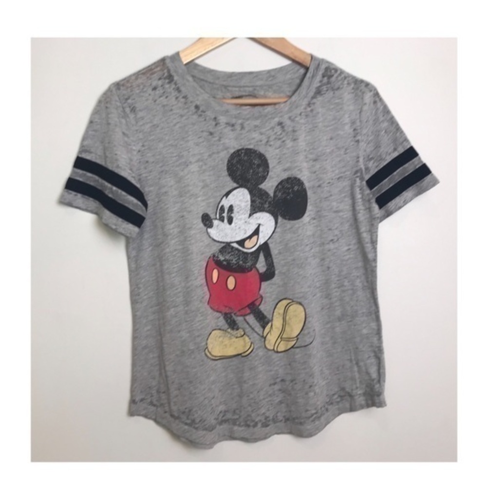 Disney Mickey Mouse tee size small